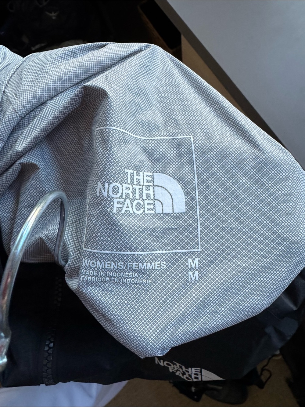The North Face Black Full-Zip Packable Windbreaker Jacket - Picture 3 of 3